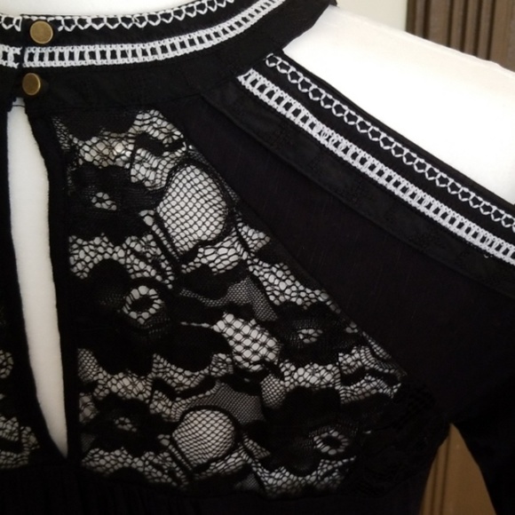 ** SOLD** Cold Shoulder Blouse - Picture 3 of 5